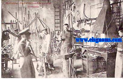 Casa Provincial de Caridad. Barcelona.Conjunto de 67 bellsimas tarjetas postales representando vistas del edificio,t alleres de guarnicionera, imprenta, chocolatera, pintura, bordado, cerrajera, cerera, encuadernacin, telares, labores, hojalatera, zapatera, sastrera, alpargatera, carpintera y planchado. Clases y aulas de ciegos y sordomudos, dibujo, gimnasia,etc. Banda de msica, procesin de Corpus, comedores, entierros, cocinas, farmacia,etc.